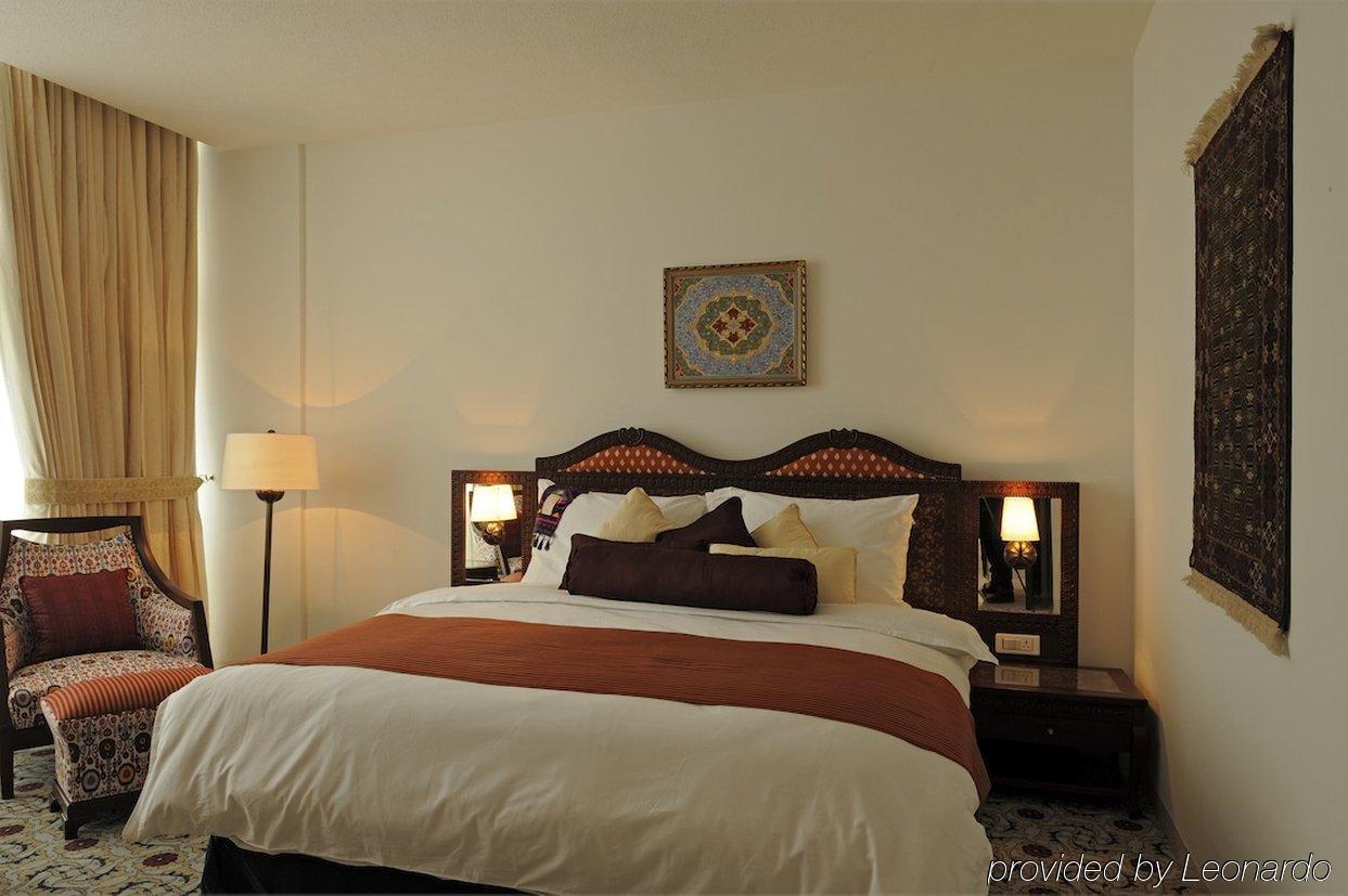 Dushanbe Serena Hotel Room photo